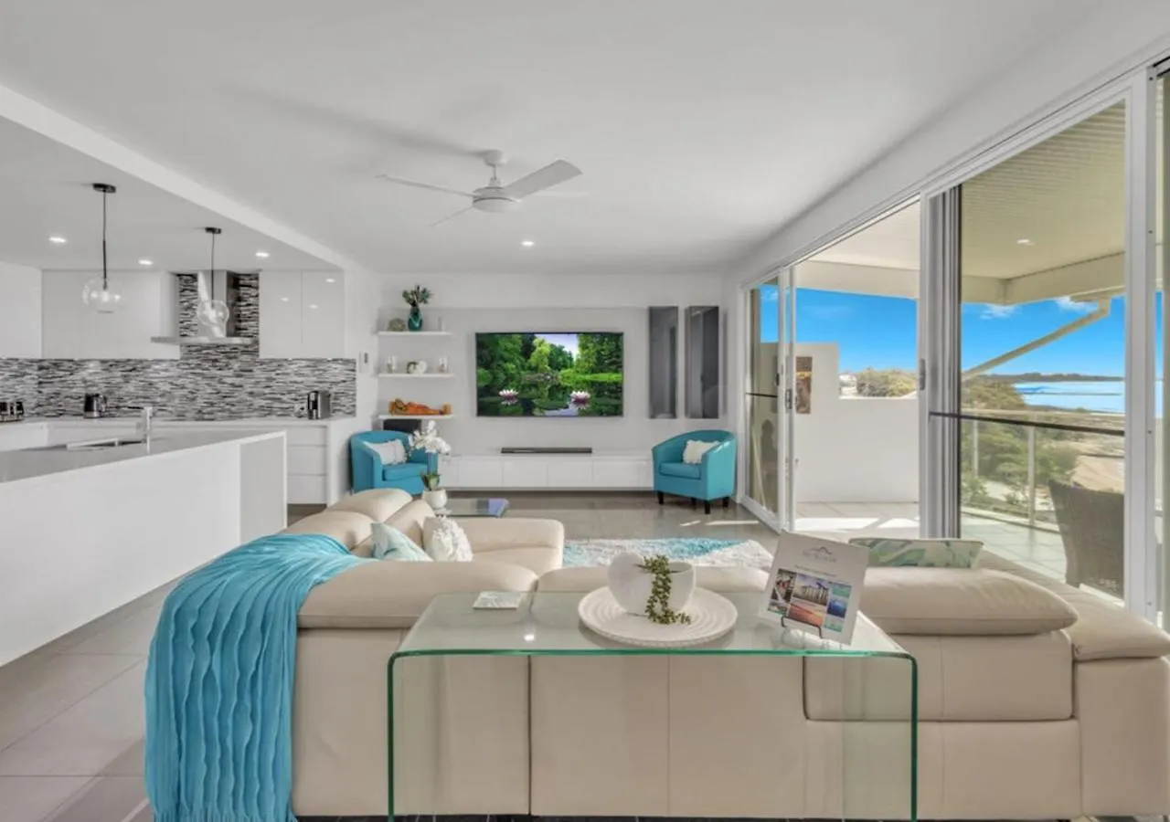 3 Bedroom Beachfront Penthouse With Epic Rooftop & Ocean Views Pialba Apartment