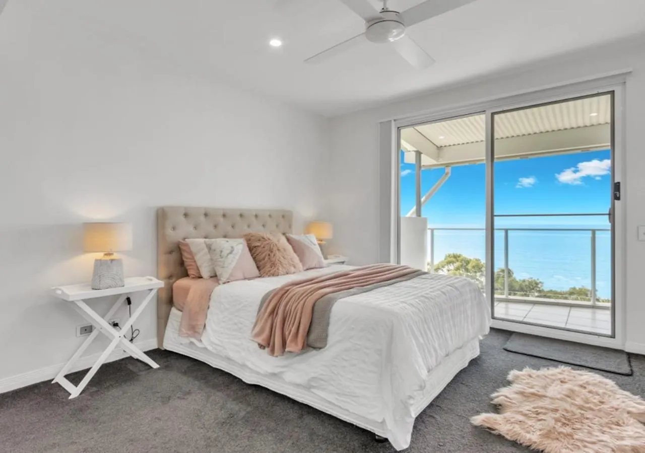 3 Bedroom Beachfront Penthouse With Epic Rooftop & Ocean Views Pialba Australia