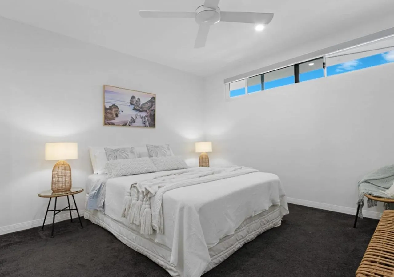 3 Bedroom Beachfront Penthouse With Epic Rooftop & Ocean Views Pialba Australia