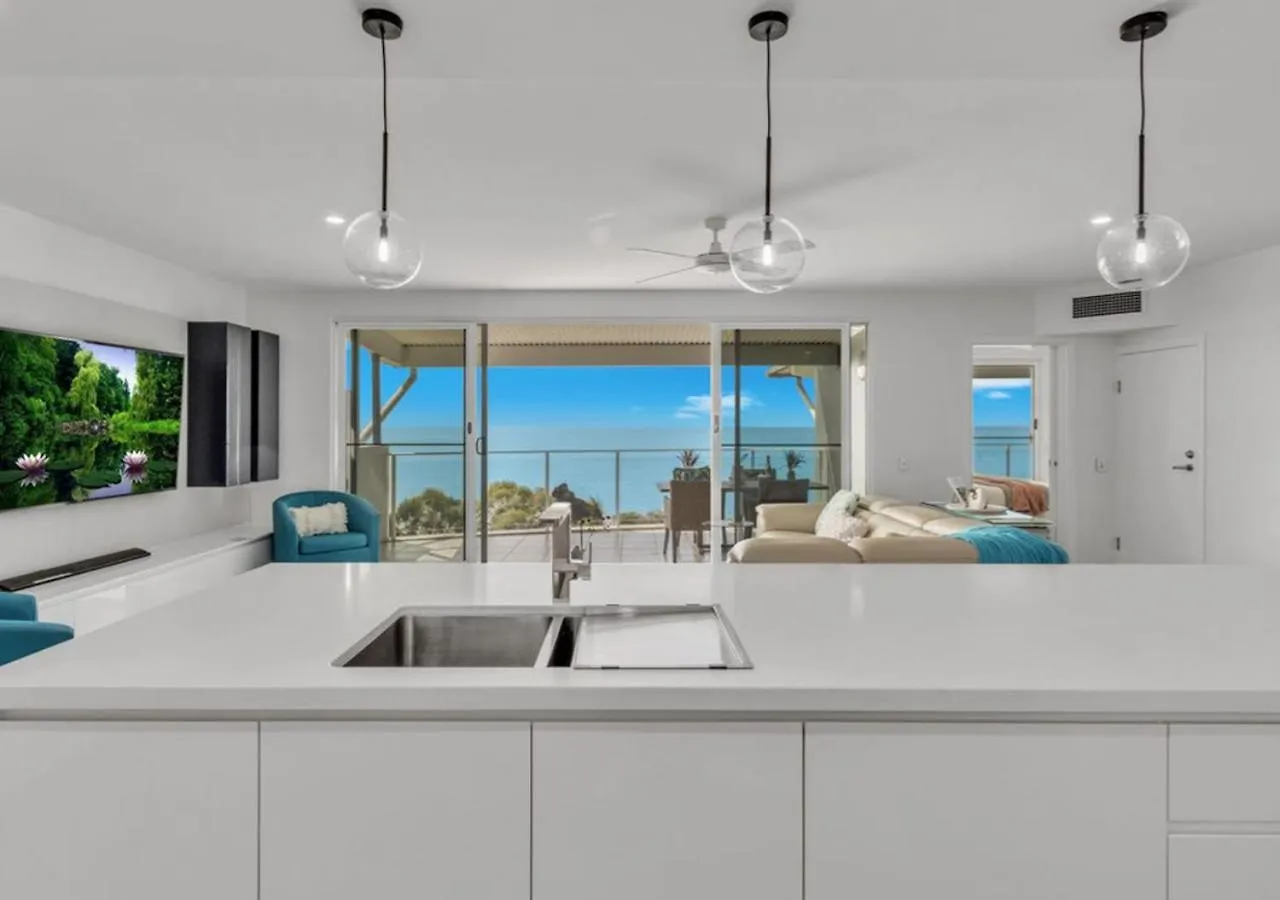 Apartment 3 Bedroom Beachfront Penthouse With Epic Rooftop & Ocean Views Pialba Australia
