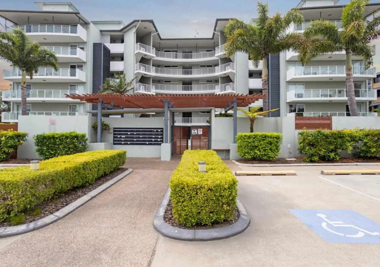 Apartment 3 Bedroom Beachfront Penthouse With Epic Rooftop & Ocean Views Pialba