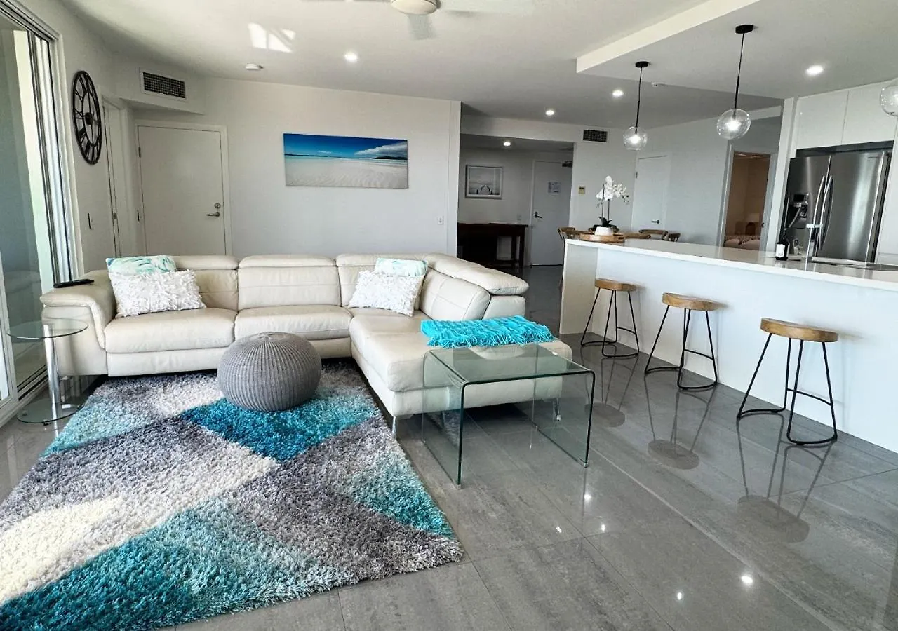 Apartment 3 Bedroom Beachfront Penthouse With Epic Rooftop & Ocean Views Pialba